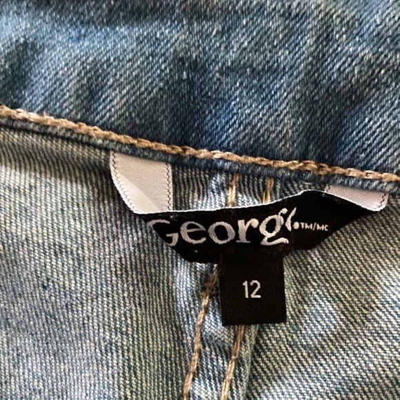 George women’s 12 jean shorts distressed high waist straight fit thru hip thigh - Picture 3 of 9